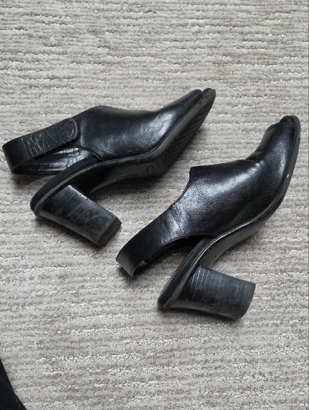 AEROSOLES classic black